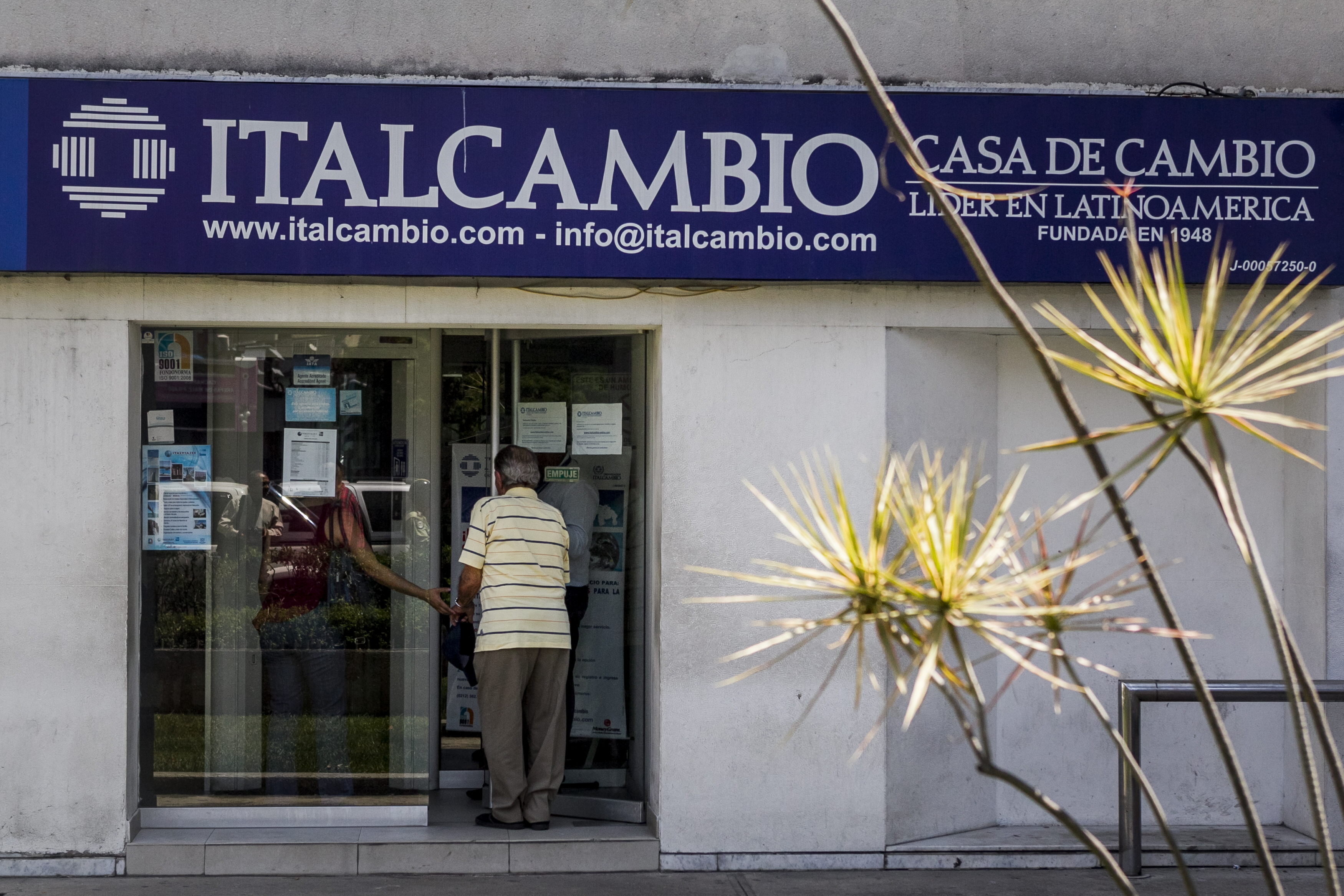 Gobierno bolivariano autoriza abrir casas de cambio para envíos de remesas