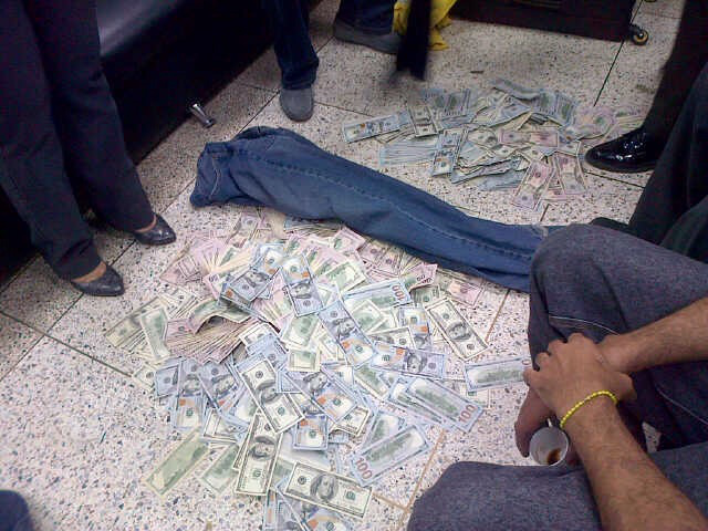 Capturan a un hombre con más de 400 mil dólares en efectivo en Maiquetía