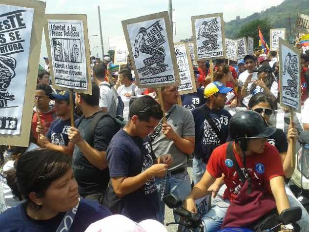 Estudiantes de Mérida entregaron documento en la Fiscalía (Fotos)