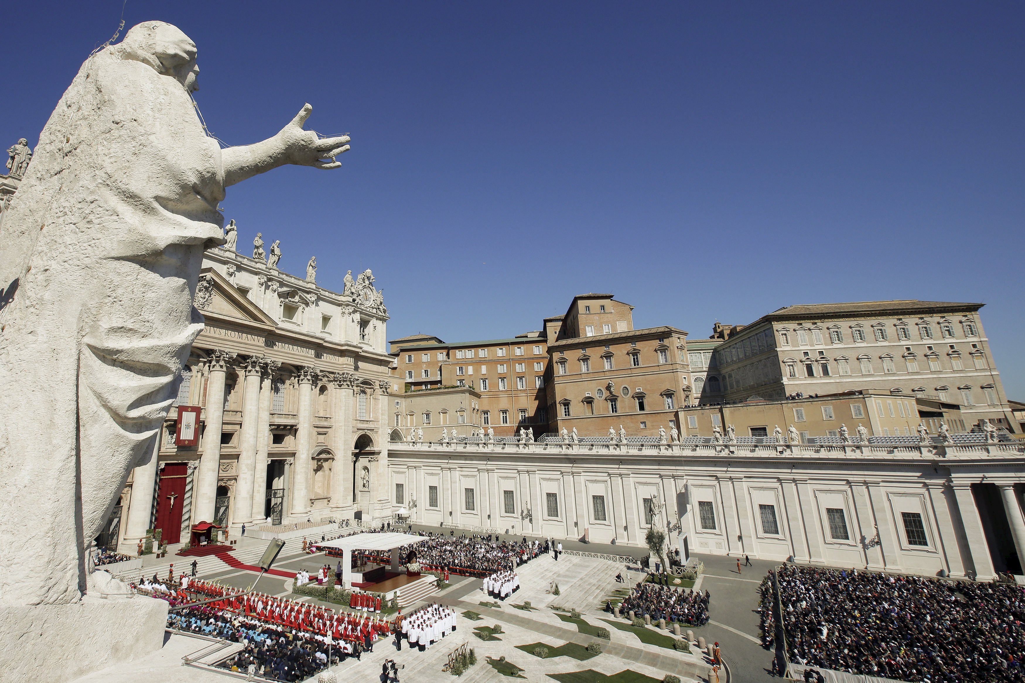 Miles de fieles se preparan para la Semana Santa en Italia y el Vaticano