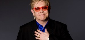 La madre de Elton John contrató al doble de su hijo para su cumpleaños