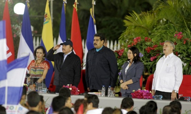 Daniel Ortega otorgó orden Sandino a Nicolás Maduro