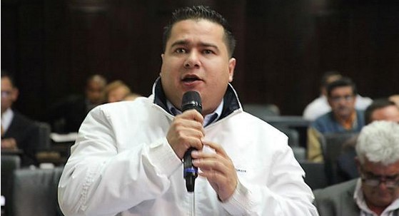 Debe ser triste pasar años en el Psuv y que Maduro prefiera a: Ricardo Sánchez (Foto + Abrazo Revolucionario)