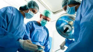 Realizan con éxito primer trasplante de pene en el mundo