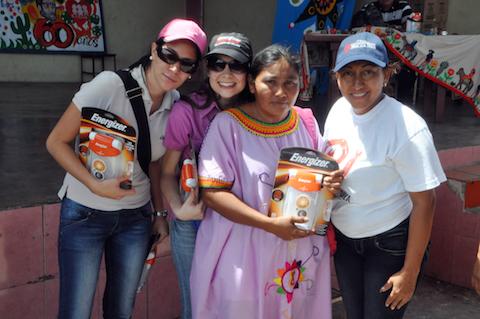 Beneficiadas 500 familias de Sinamaica y Alta Guajira con lámparas solares