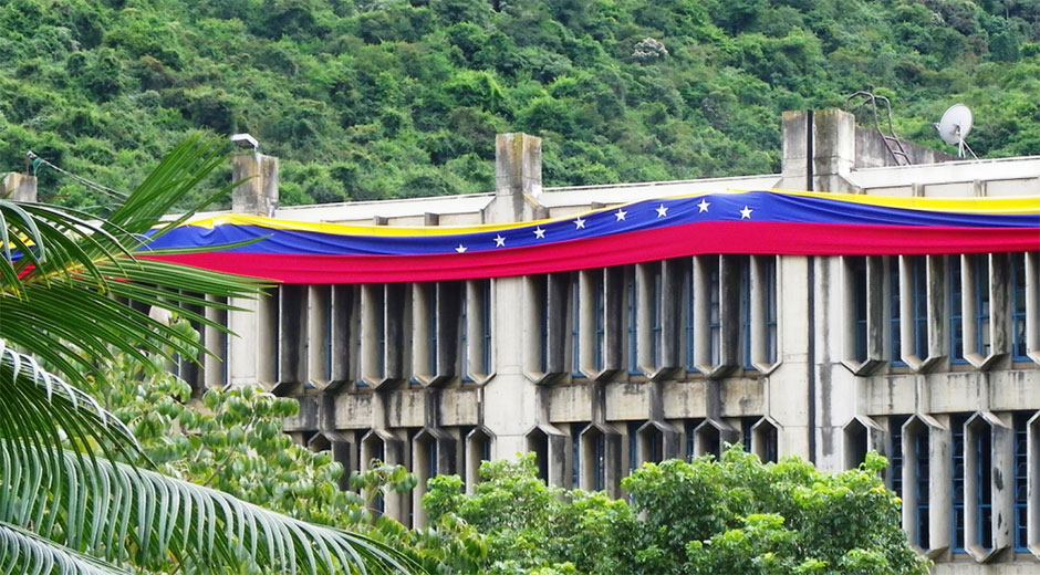 Estudiantes de la Ucab exigirán fecha del 20% ante sedes del CNE