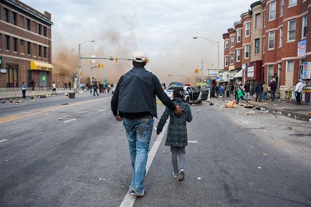 Baltimore en toque de queda tras protestas