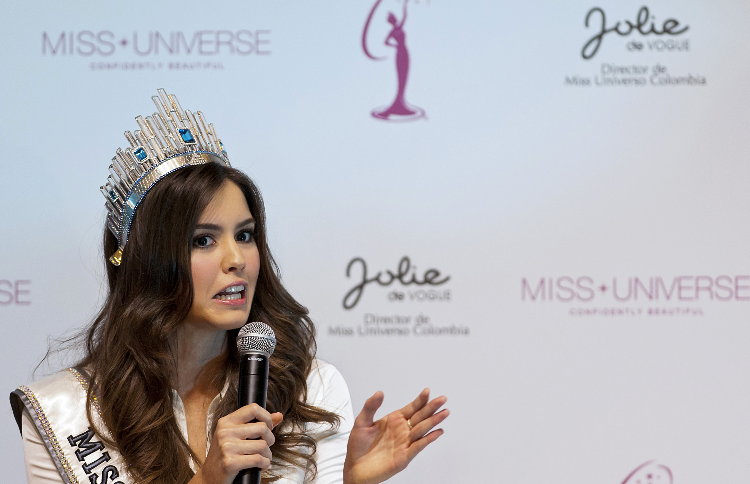 Firma de cosméticos apoya a Miss Universo por su postura ante Donald Trump