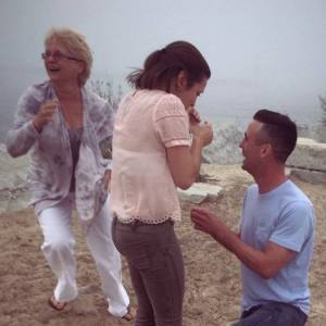 La suegra se cae y arruina propuesta de matrimonio (Video)