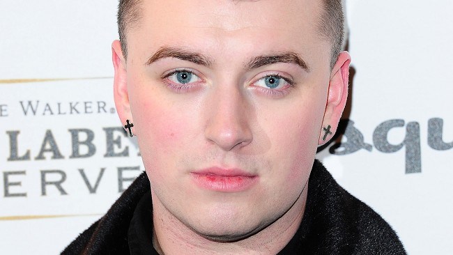 ¿La dieta del Óscar? Así apareció Sam Smith en la alfombra roja