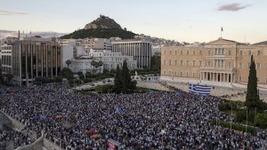 Parlamento griego autoriza el referéndum sobre el rescate para el 5 de julio