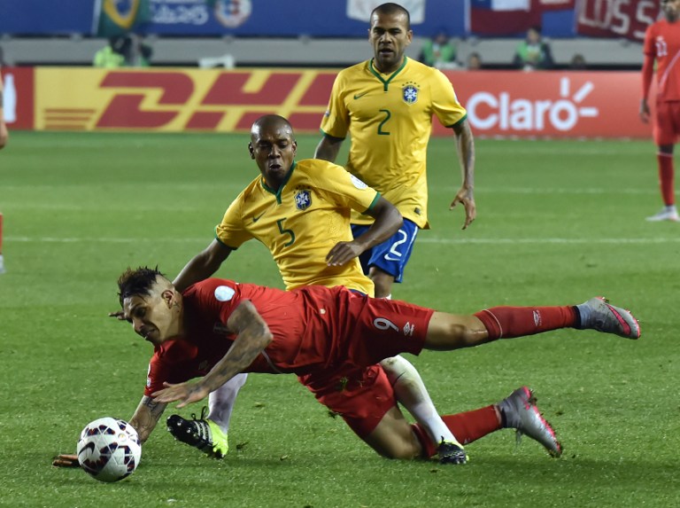 Brasil logra agónico triunfo 2-1 ante Perú en el alargue