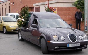 Sorprendente anuncio de una funeraria: “Por cada funeral con nosotros, vacaciones de regalo”