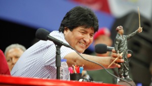 Evo Morales inauguró estadio “Comandante Hugo Chávez”