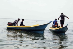Los ocho pescadores rescatados fueron víctimas de un asalto pirata