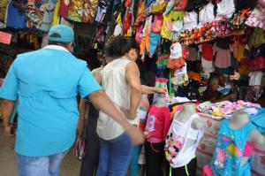 El hampa azota a vendedores y clientes del mercado Los Guajiros en Valencia (Fotos)