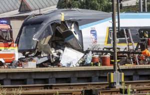 Dos muertos en colisión de tren y camión en la República Checa (Fotos)
