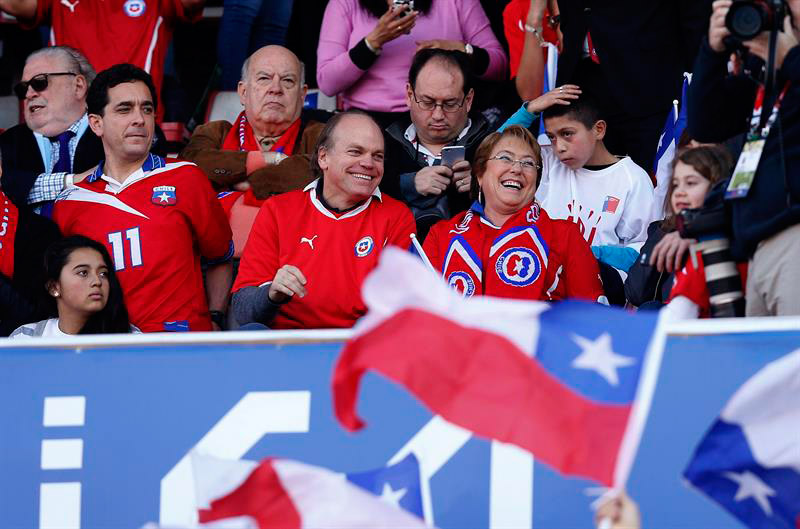 Michelle Bachelet viste la Roja en la final de la Copa América (Fotos)