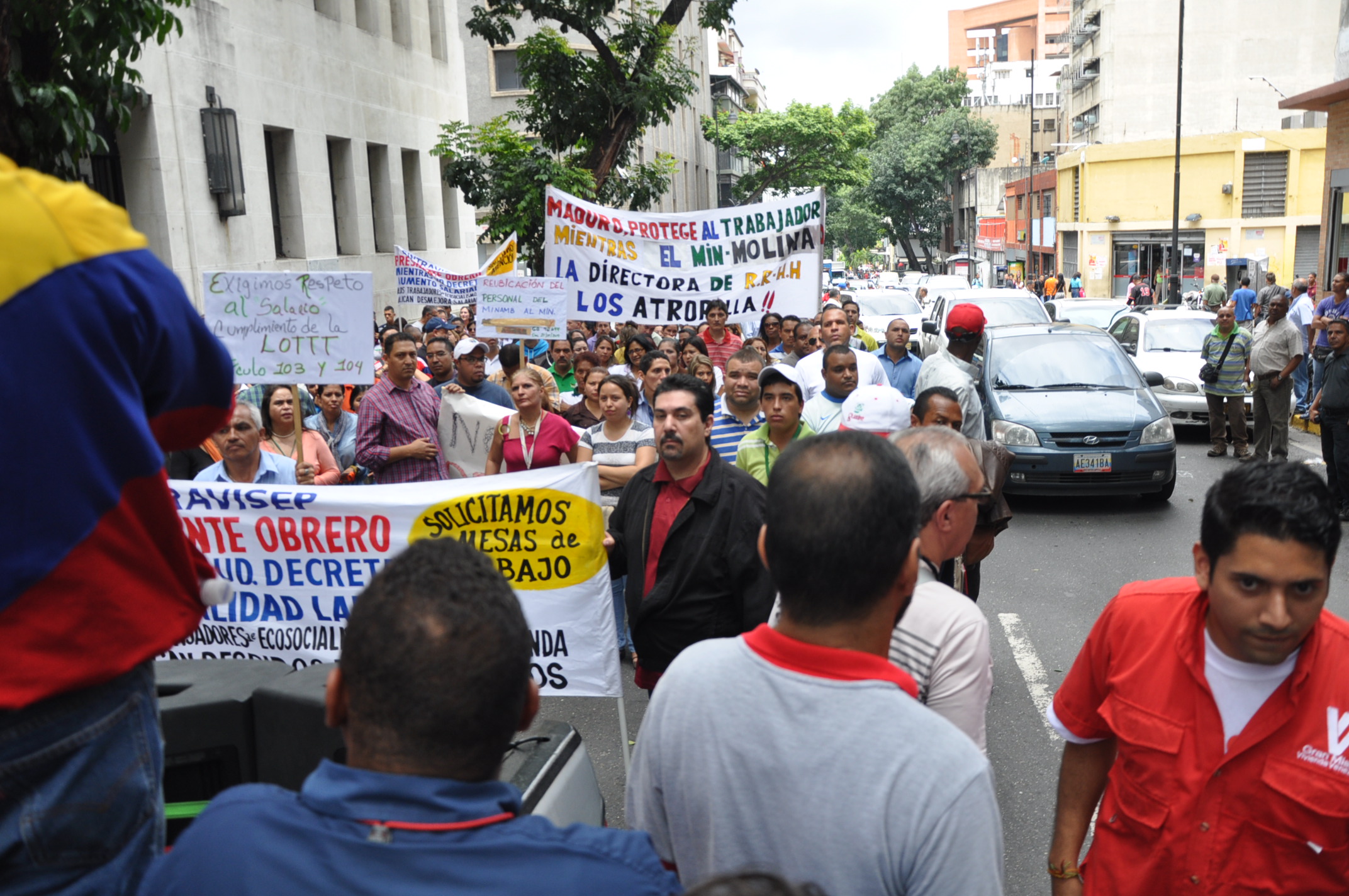 Trabajadores del Ministerio de Ambiente llaman “terrorista laboral” al ministro Molina (Fotos)