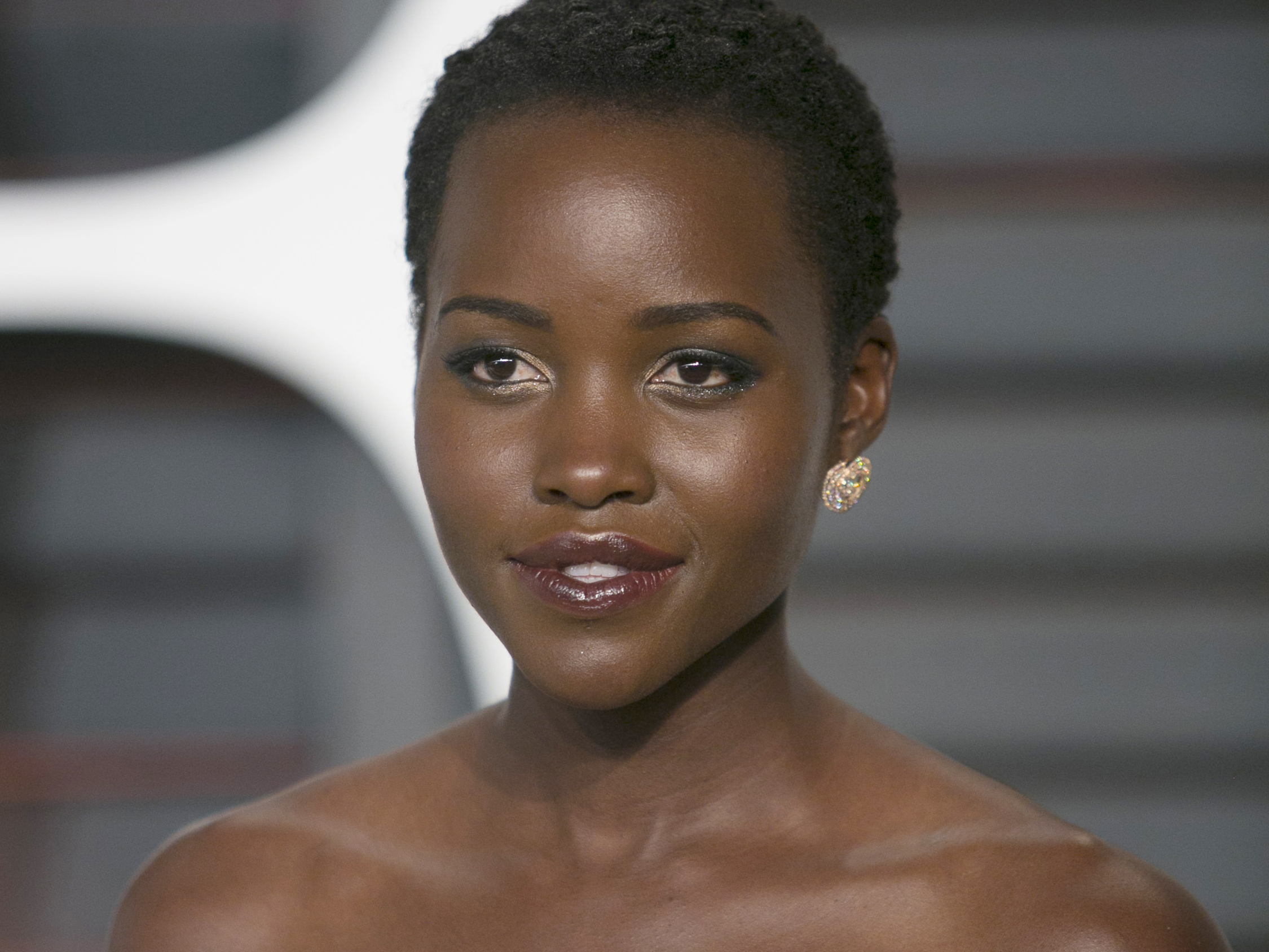 ¡Se picó! Lupita Nyong’o se molestó con una revista que la retocó en su portada (+foto)