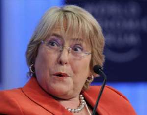 Rector de universidad chilena barre el piso con Bachelet y su gobierno
