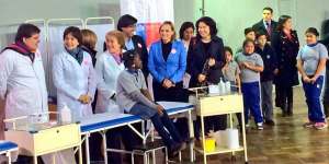 Bachelet inicia campaña de vacunación contra VPH para 450 mil niñas
