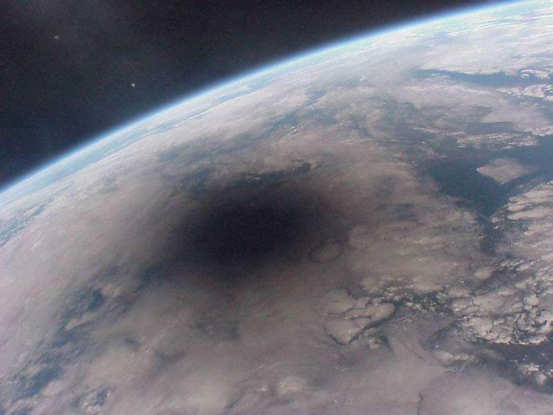 ¡Impactante! Así luce un eclipse visto desde el espacio (Foto)
