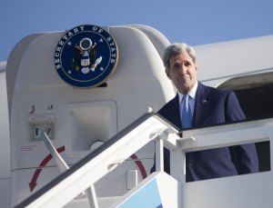 Kerry sube listón a la acogida de refugiados en un Berlín ansioso