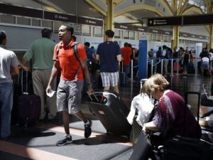 Cancelan más de 100 vuelos en EEUU por fallo informático