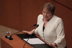 Bachelet autoriza venta y elaboración de medicamentos con marihuana