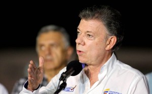 Santos llama a consultas a su embajador en Venezuela y pide reunión de Unasur