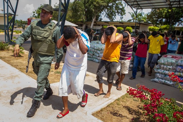 La guardia nacional ha arrestado a supuestos contrabandistas en las últimas semanas. PHOTO: MIGUEL GUTIÉRREZ FOR THE WALL STREET JOURNAL