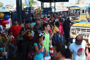 Temporadistas siguen viajando hacia Ocumare de la Costa