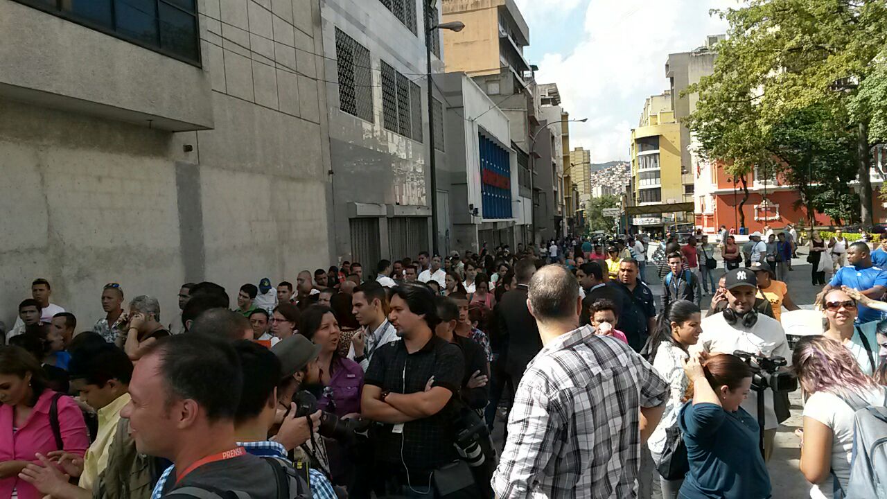 Limitan acceso a la prensa en juicio de Leopoldo López (Fotos)