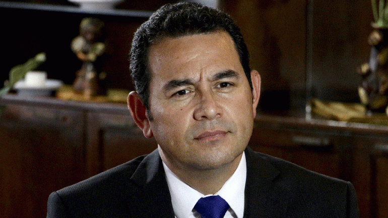 Presidente de Guatemala destinará 60 % de su salario a educación y cultura