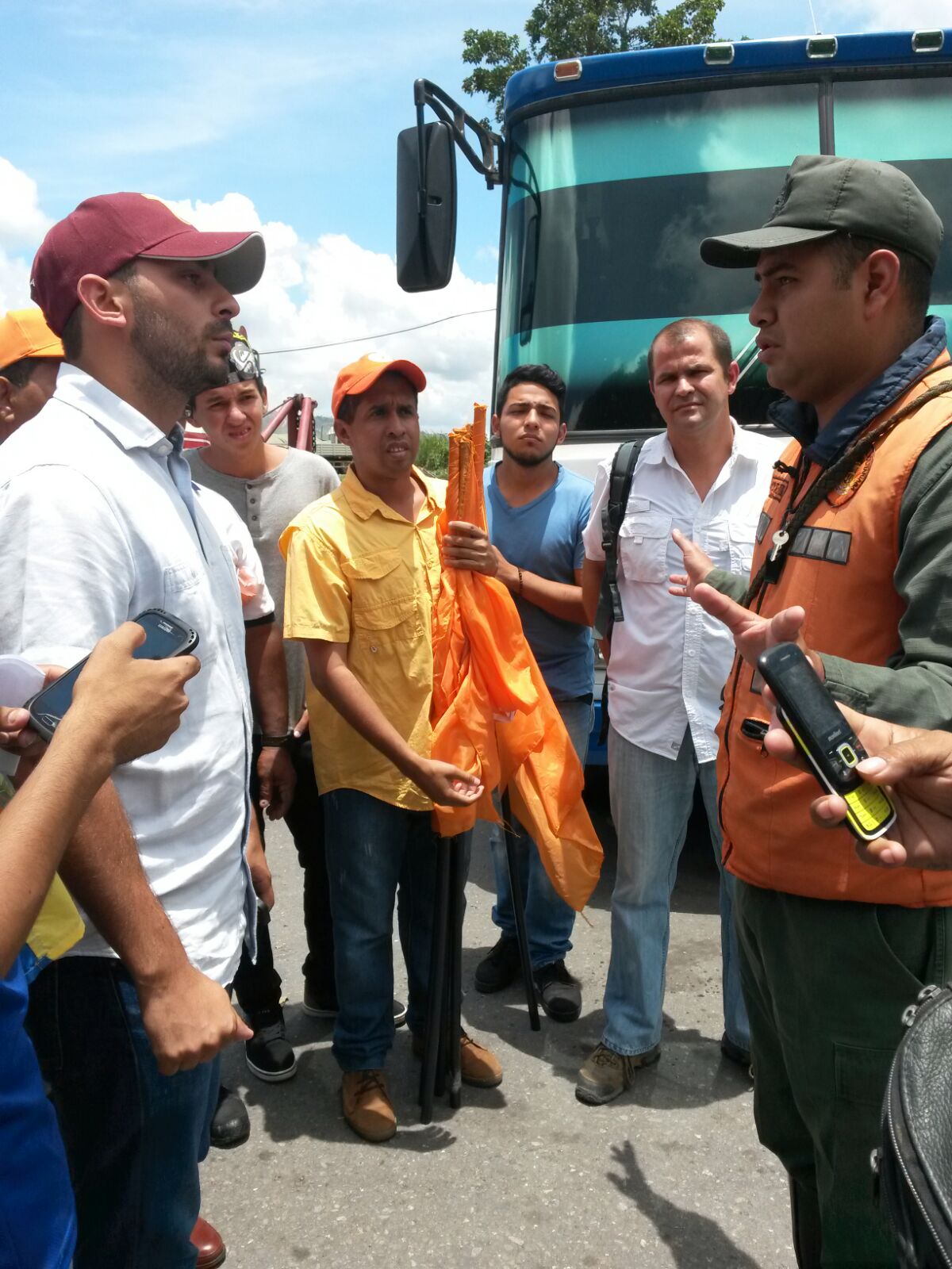 GNB retiene a militantes de Voluntad Popular Carabobo que se dirigían a Caracas (Fotos)