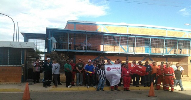 Trabajadores exigieron frente al tribunal libertad para sus colegas