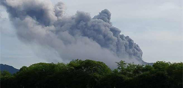 Volcán Telica en Nicaragua entró en erupción con gases y explosiones