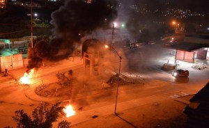 Perdigones, lacrimógenas y candela: Segundo día de manifestaciones en Guarenas (Fotos + Videos)