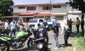 Vecinos de Guatire golpearon y amarraron a delincuentes de la zona (FOTOS)