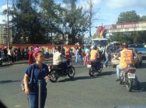 Protesta frente a sede de PoliGuaicaipuro por hacinamiento de reos