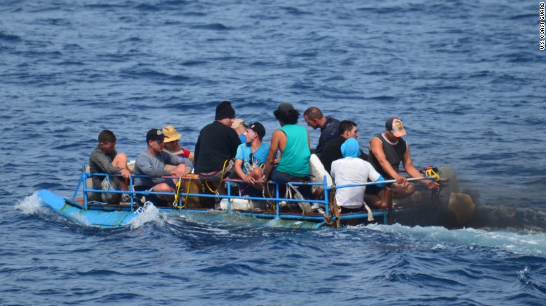 La Guardia Costera de Estados Unidos repatría a 12 cubanos