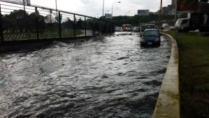 Se inundó el Distribuidor Altamira tras fuerte lluvia