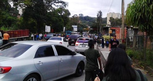 Protesta en Los Teques ocasiona fuerte retraso