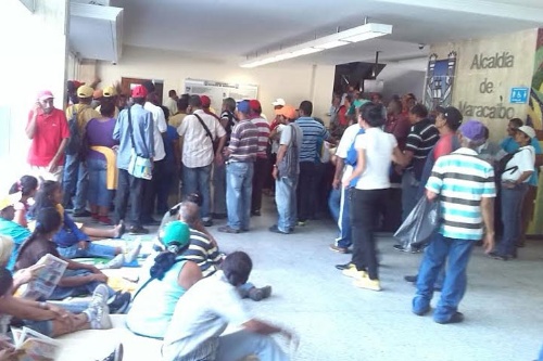Trabajadores cierran la Alcaldía de Maracaibo para exigir pagos