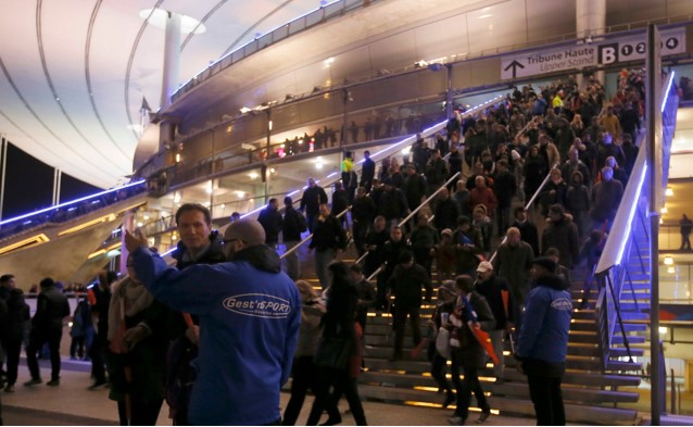 Kamikaze provocó una de las explosiones cerca del Stade de France