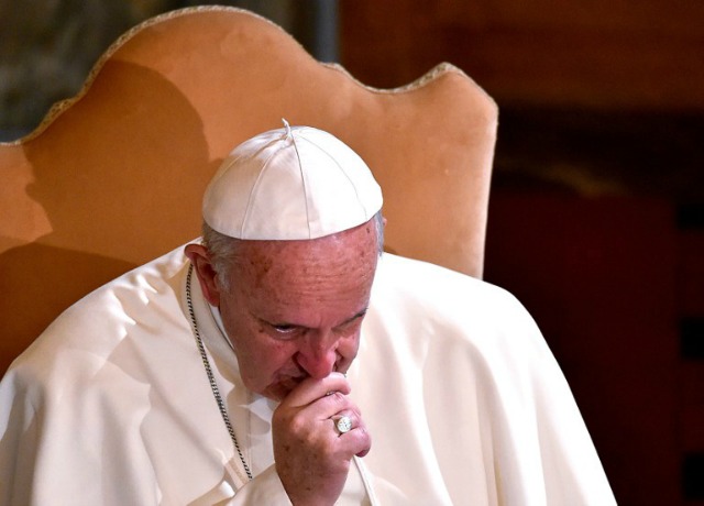 Papa: El mundo está “al borde del suicidio”