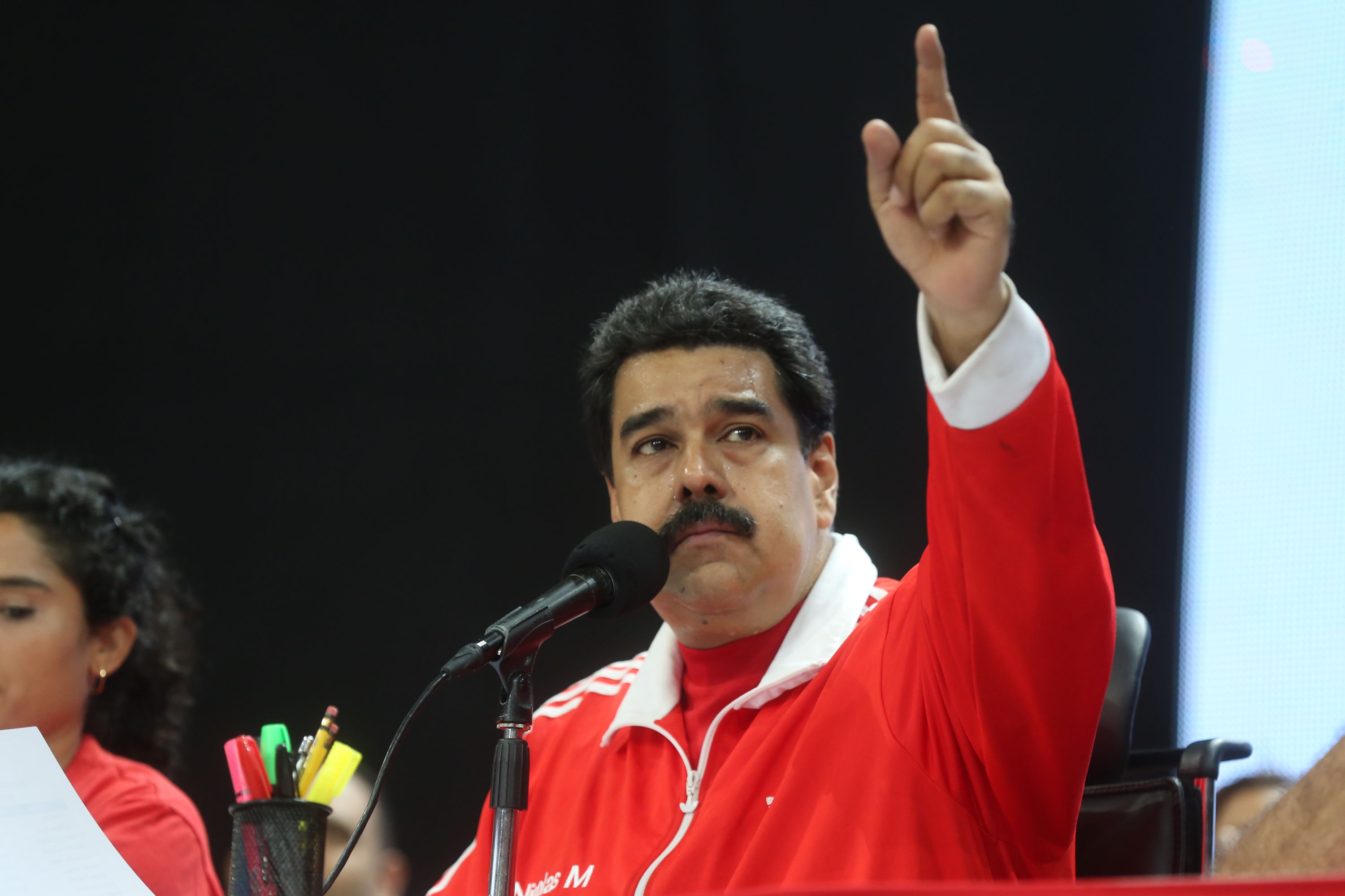 Maduro a comerciantes: Estoy dispuesto a hacer mucho más para radicalizar la Revolución Económica (Video)