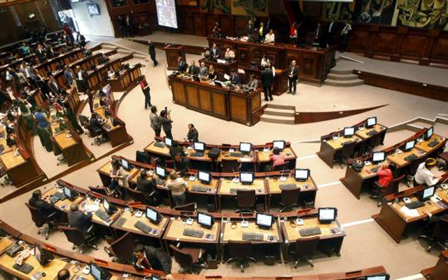 Parlamento de Ecuador aprobó la reelección presidencial indefinida