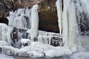 El frío que congeló cascadas y ríos (fotos)
